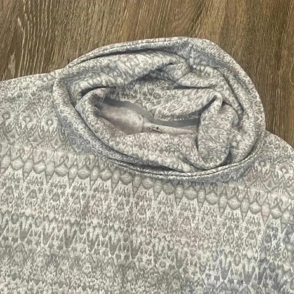 Womens St. John's Bay Active Grey Printed Turtleneck Sweater - S - Picture 3 of 6